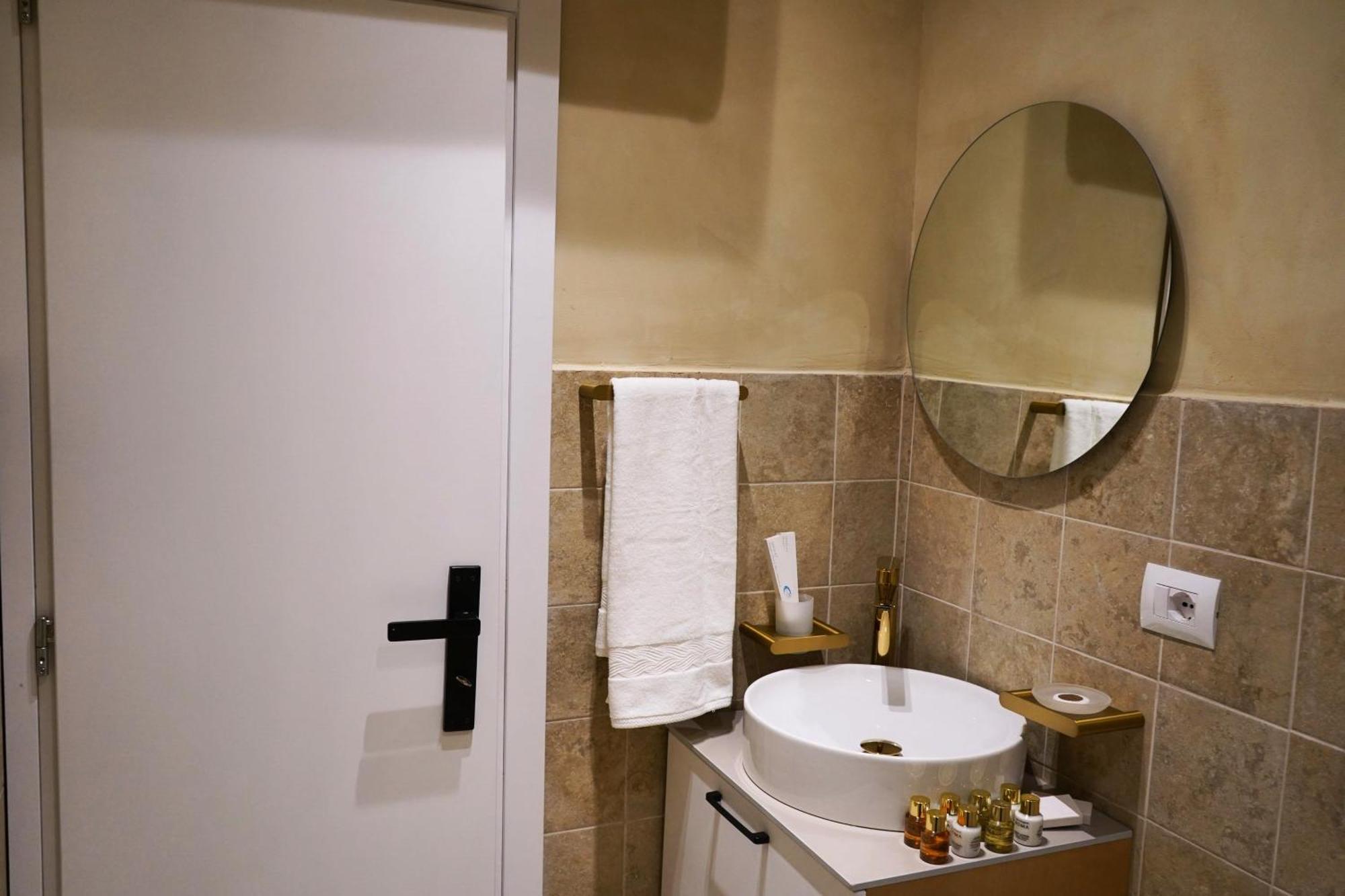 Vater Apartments Тирана Экстерьер фото